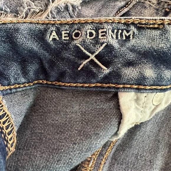 AMERICAN EAGLE DISTRESSED EXPOSED PINK POCKET SHORTIE JEAN SHORTS SIZE 14 - Picture 5 of 10